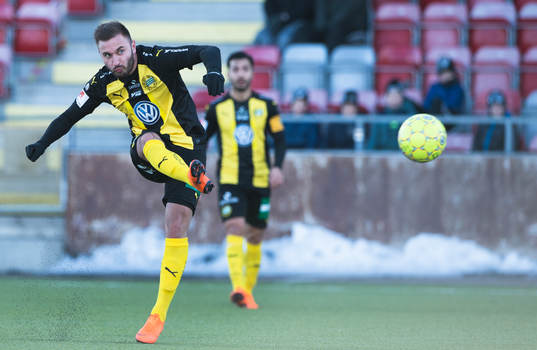 Hammarbys Muamer Tankovic med ett skott