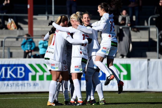 Rosengårds Anja Mittag jublar med lagkamrater