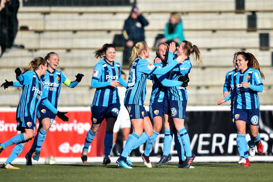 Djurgårdens Jenna Hellstrom  jublar med lagkamrater