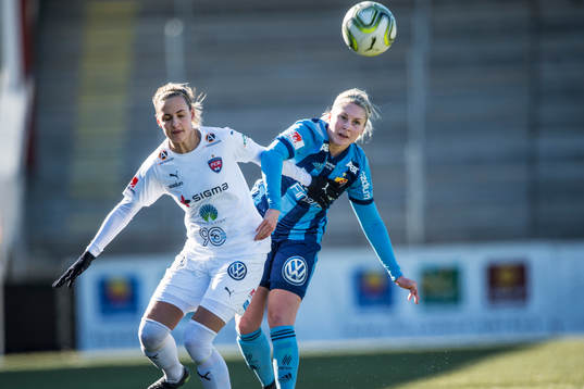Rosengårds Nathalie Björn mot Djurgårdens Fanny Andersson
