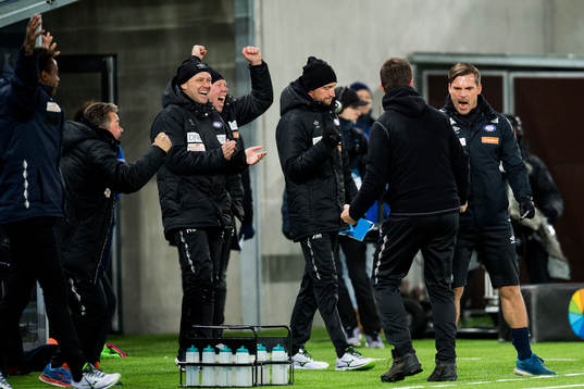 The team of Vålerenga celebrates