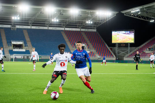 John Shoguto Kitolano of Odd and Fitim Azemi of Vålerenga