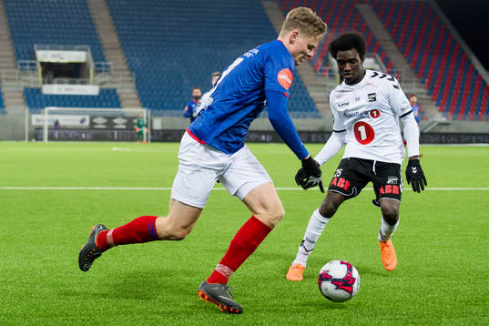 Simen Juklerød of Vålerenga and John Shoguto Kitolano of