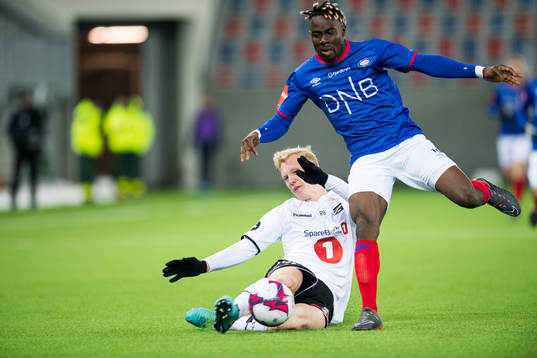 Vegard Amundsen Bergan of Odd and Sam Johnson of Vålerenga