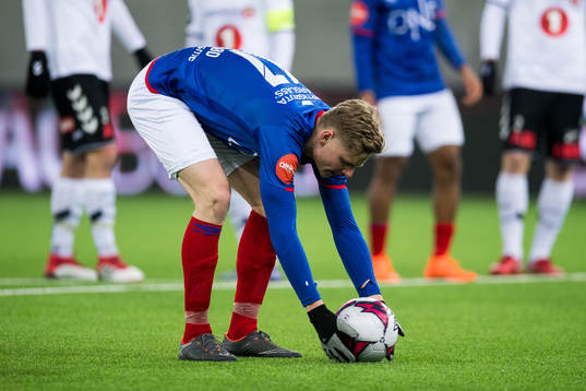 Simen Juklerød of Vålerenga prepares for a penalty kick