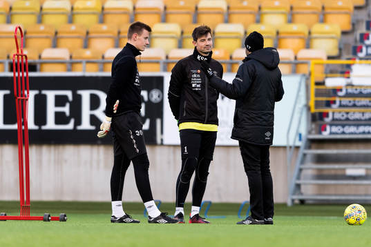 målvakt David Olsson och målvakt Kevin Stuhr Ellegaard i