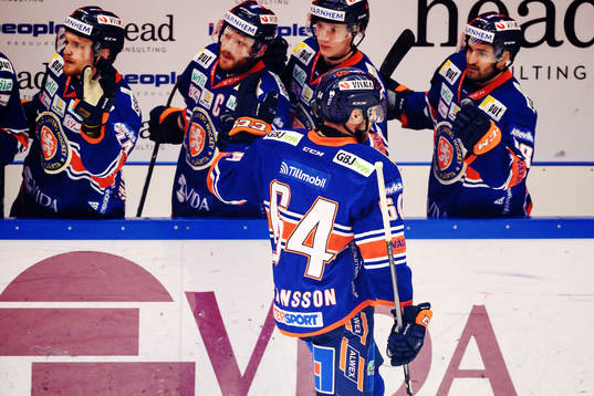 Växjös Eric Martinsson jublar med lagkamrater