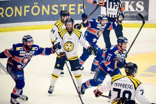 Växjös Linus Fröberg, Andy Miele och Janne Pesonen jublar