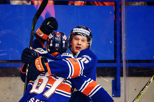 Växjös Robert Rosén och Elias Pettersson jublar