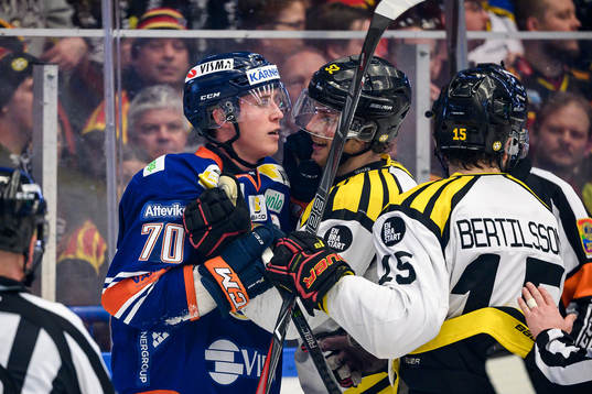Gruff mellan Växjös Dennis Rasmussenoch Brynäs