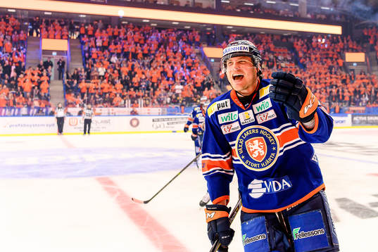 Växjös Oliver Bohm jublar