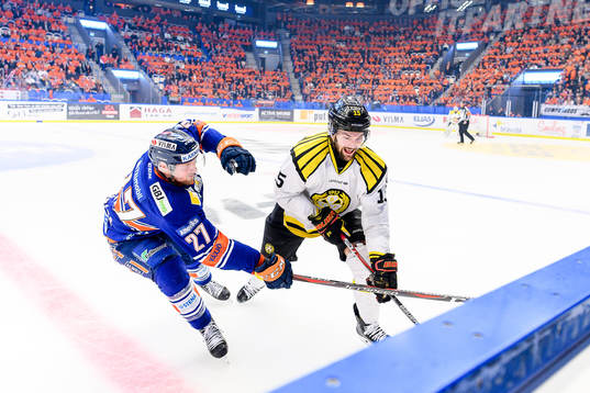 Växjös Martin Lundberg och Brynäs Simon Bertilsson