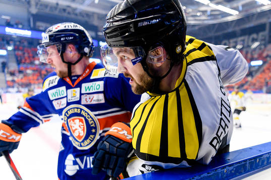 Växjös Martin Lundberg och Brynäs Simon Bertilsson