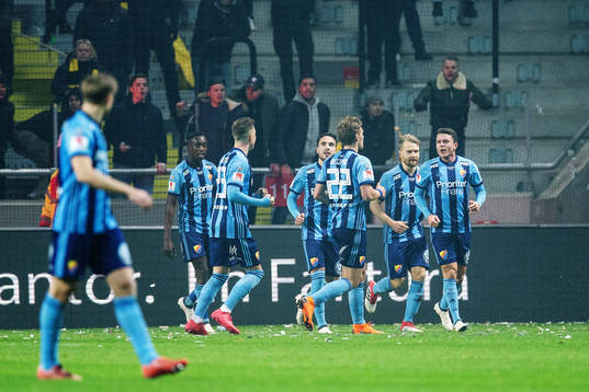 Djurgårdens Kerim Mrabti (till höger) jublar med