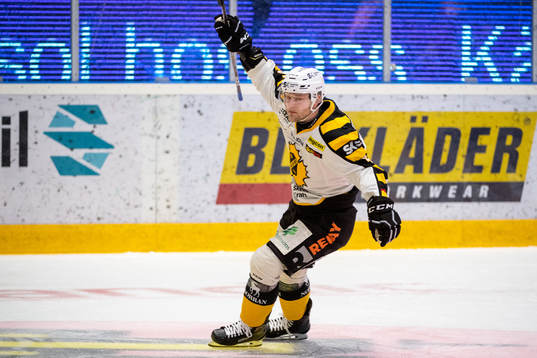 Skellefteås Oscar Möller jublar