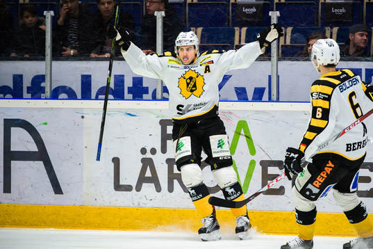 Skellefteås Joakim Lindström jublar