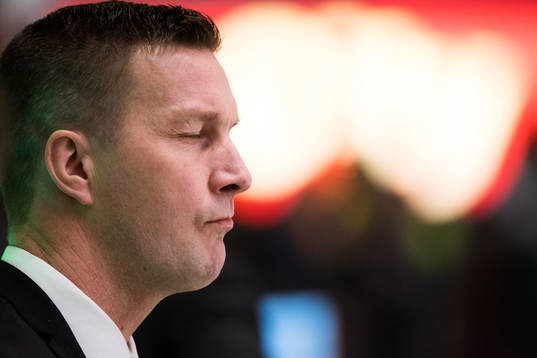 Färjestads tränare Johan Pennerborn deppar