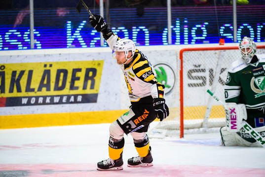 Skellefteås Oscar Möller jublar