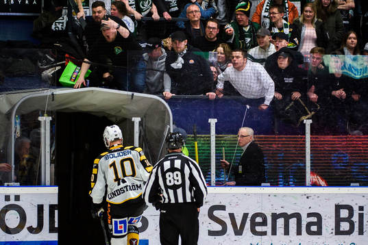 Skellefteås Joakim Lindström blir utvisad 5 minuter och