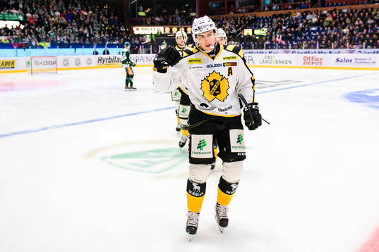 Skellefteås Joakim Lindström jublar