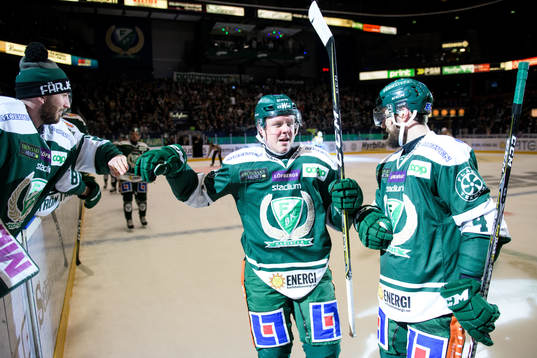 Färjestads Fabian Zetterlund jublar