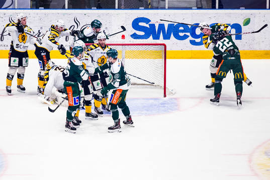Färjestads Per Åslund och Skellefteås Filip Berglund i