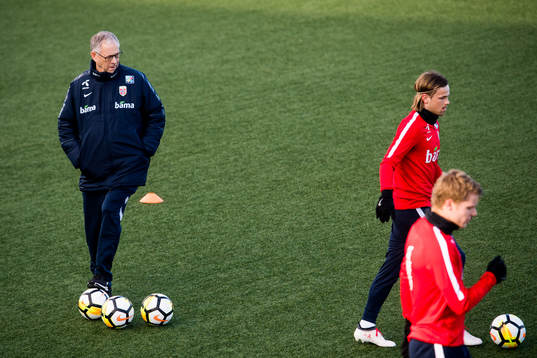 Lars Lagerbäck, head coach of Norway, and Iver Fossum of