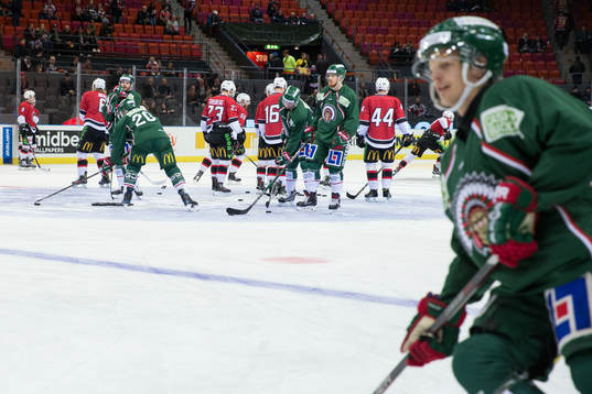 Lagen värmer upp innan kvartsfinal 1 i SM-slutspelet i