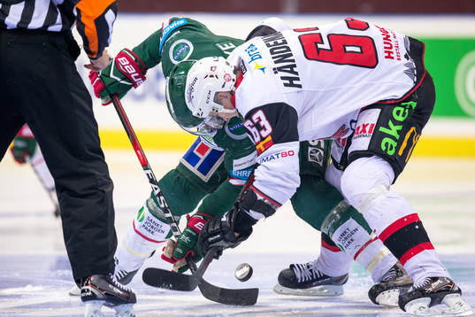Frölundas Joel Lundqvist och Malmö Redhawks Fredrik