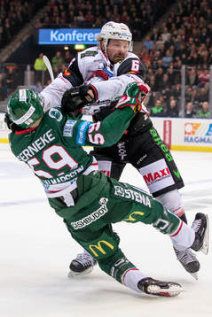 Malmö Redhawks Stefan Warg och Frölundas Simon Hjalmarsson