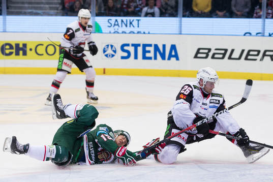 Frölundas Matt Donovan faller