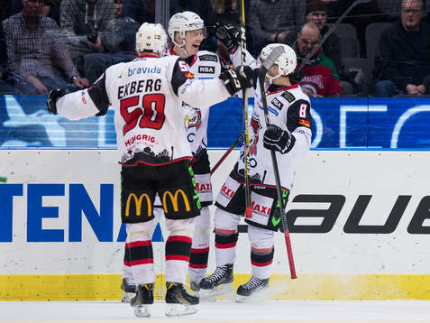 Malmö Redhawks Lars Bryggman jublar med lagkamrater