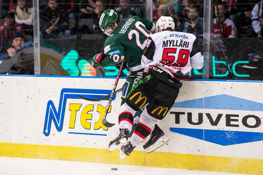 Frölundas Joel Lundqvist och Malmö Redhawks Anton Mylläri