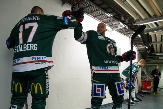 Frölundas Sebastian Stålberg och Jan Mursak innan