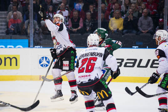 Malmö Redhawks Anton Mylläri hoppar