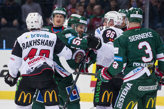 Frölundas Jonathan Sigalet och Malmö Redhawks Axel