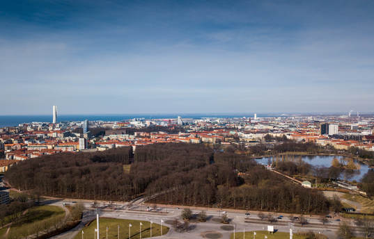 Malmö Stad med Turning Torso och Pildammsparken