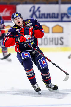 Linköpings Anton Karlsson grinar illa