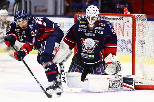 Linköpings målvakt Jonas Gustavsson och Eddie Larsson