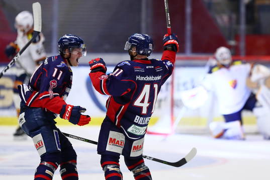 Linköpings Henrik Törnqvist och Chad Billins jublar