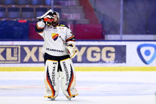 Djurgårdens målvakt Adam Reideborn deppar