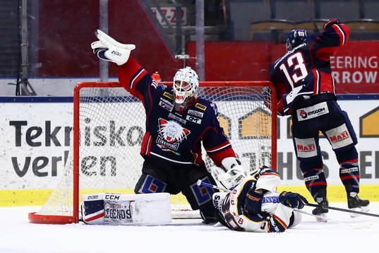 Linköpings målvakt Jonas Gustavsson och Djurgårdens
