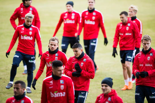 Iver Fossum and Mohamed Elyounoussi of Norway