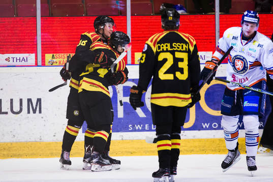 Brynäs Linus Ölund jublar