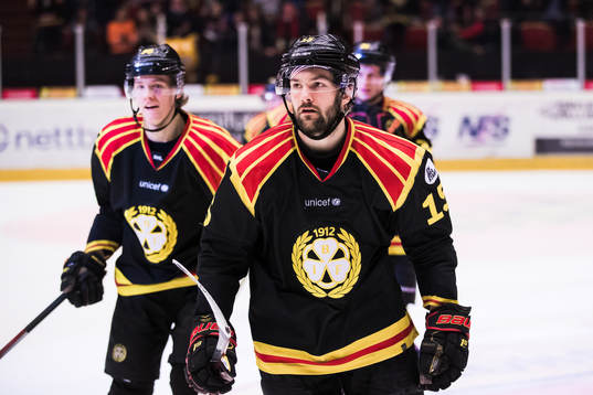 Brynäs Simon Bertilsson jublar