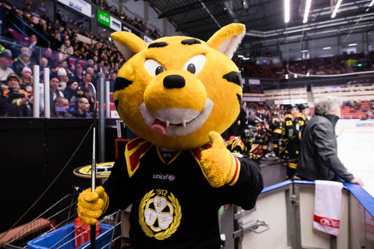 Brynäs maskot Tiger innan kvartsfinal 2 i SM-slutspelet i
