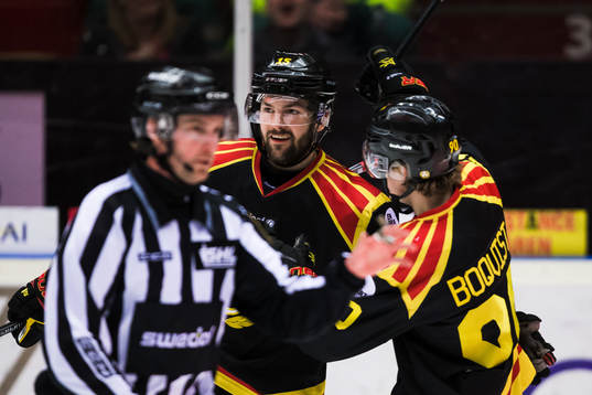 Brynäs Simon Bertilsson jublar med Jesper Boqvist
