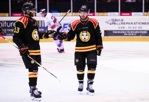 Brynäs Kevin Clark (h) jublar med Ryan Gunderson