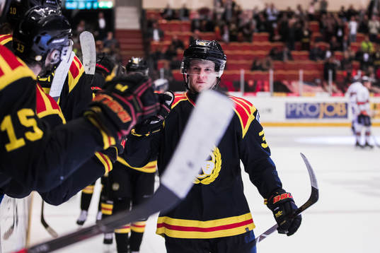 Brynäs Linus Ölund jublar