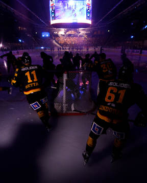 Skellefteås spelare förbereder sig innan kvartsfinal 2 i